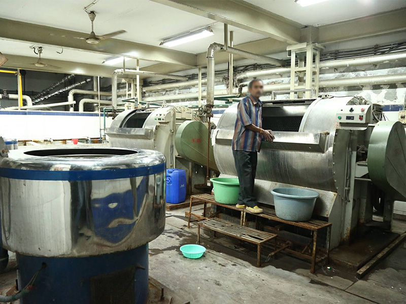 Industrial laundry dyeing and garment washing